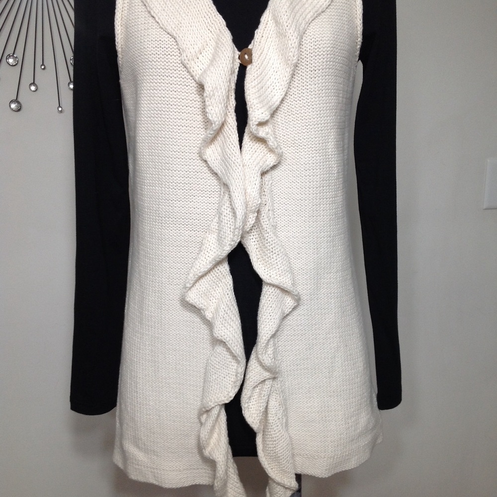 Caravan Ruffle Front Sweater Vest - Picture 6 of 8